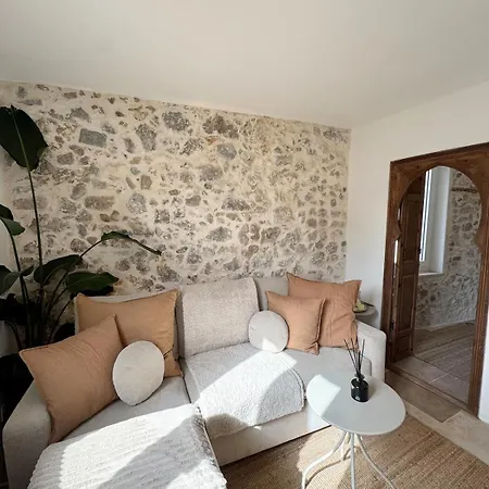 Le Cosy Revely, 2 Pieces Sur Les Remparts , Climatise דירה