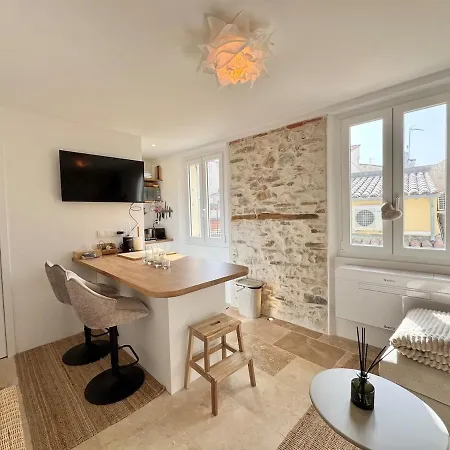 Le Cosy Revely, 2 Pieces Sur Les Remparts , Climatise * אנטיב