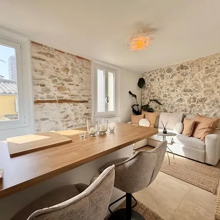Le Cosy Revely, 2 Pieces Sur Les Remparts , Climatise Lägenhet *