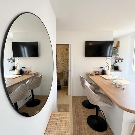 Le Cosy Revely, 2 Pieces Sur Les Remparts , Climatise דירה *