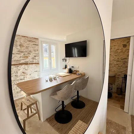 Le Cosy Revely, 2 Pieces Sur Les Remparts , Climatise Apartment