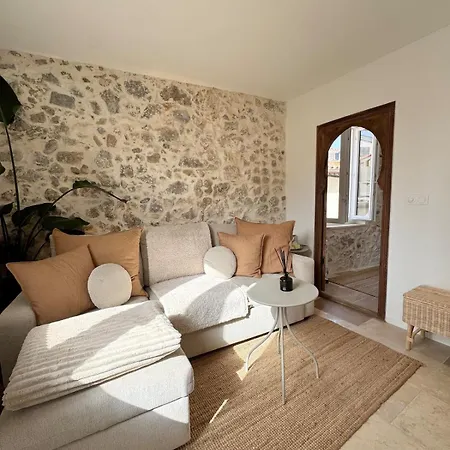 Apartment Le Cosy Revely, 2 Pieces Sur Les Remparts , Climatise *