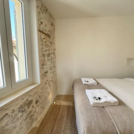Apartment Le Cosy Revely, 2 Pieces Sur Les Remparts , Climatise