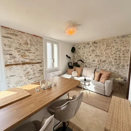 Le Cosy Revely, 2 Pieces Sur Les Remparts , Climatise Apartment *