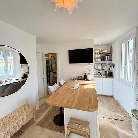 Le Cosy Revely, 2 Pieces Sur Les Remparts , Climatise Apartment *